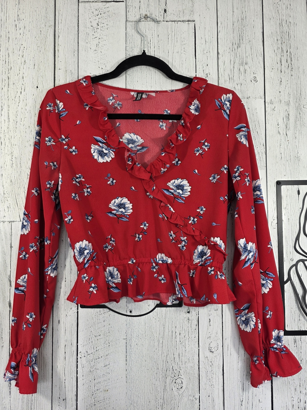 H&M Divided Red Floral Ruffle Wrap Blouse Size 4, Date Night, Going Out, Office